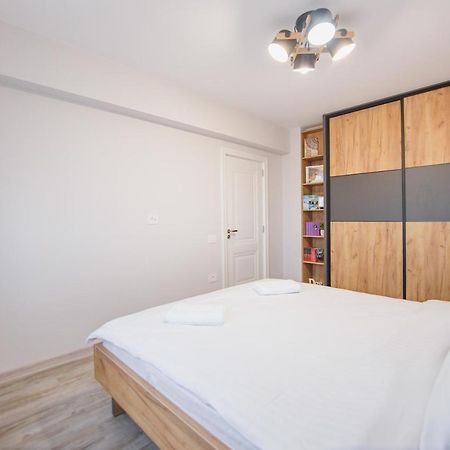Appartement Creamy Wood Haven à Oradea Extérieur photo